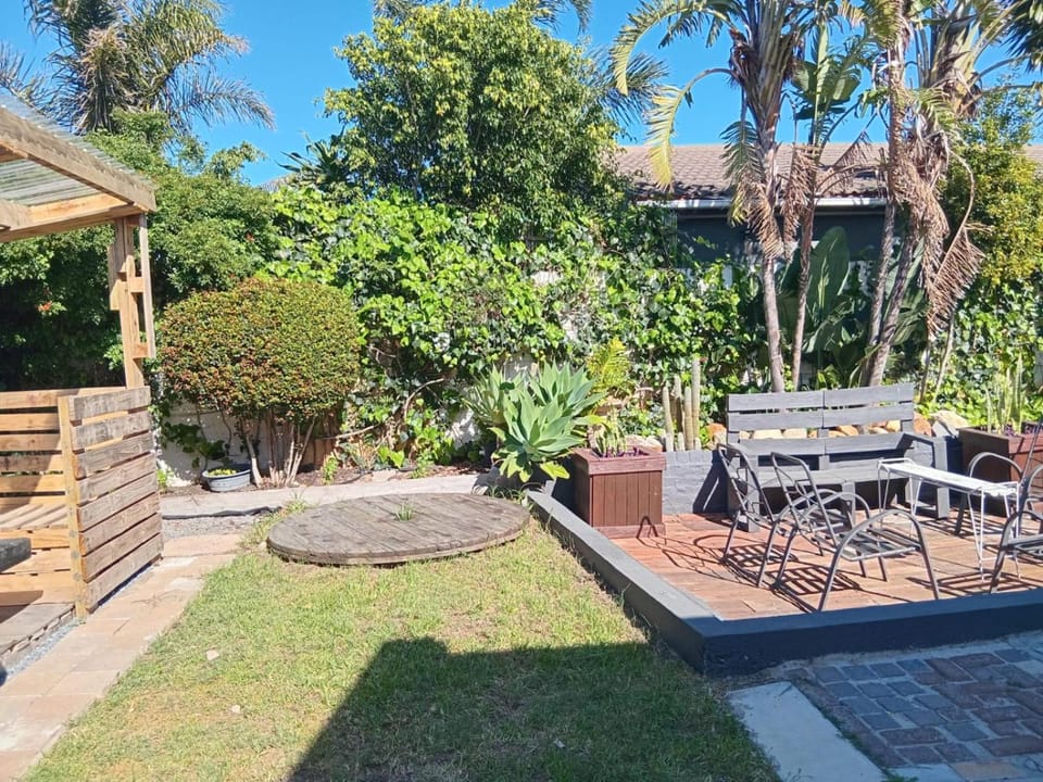 Neats Accommodations Bed and Breakfast in Cape Town
