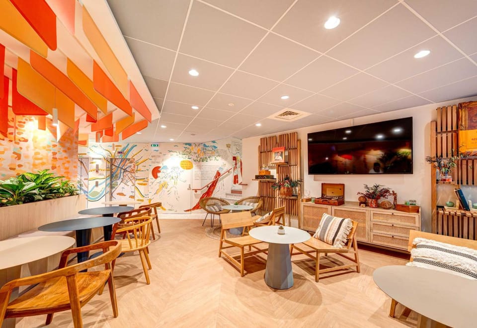 B&B HOME Rueil-Malmaison Gare Hotel in Île-de-France
