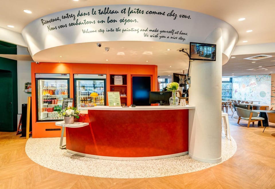 B&B HOME Rueil-Malmaison Gare Hotel in Île-de-France