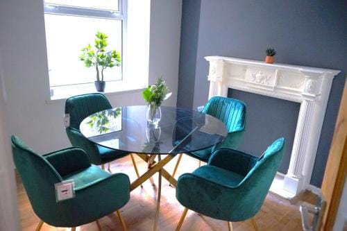 Cosy 3-Bed Swansea Home near City & Bay Hotel in Wales