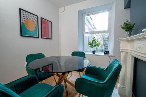Cosy 3-Bed Swansea Home near City & Bay Hotel in Wales