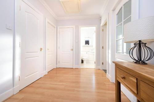 Modern Flat with Free Parking Hotel in Edinburgh