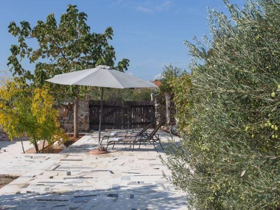 Stonehouse Marina - Estate with A Two Private Pools Hotel in Šibenik-Knin County, Croatia