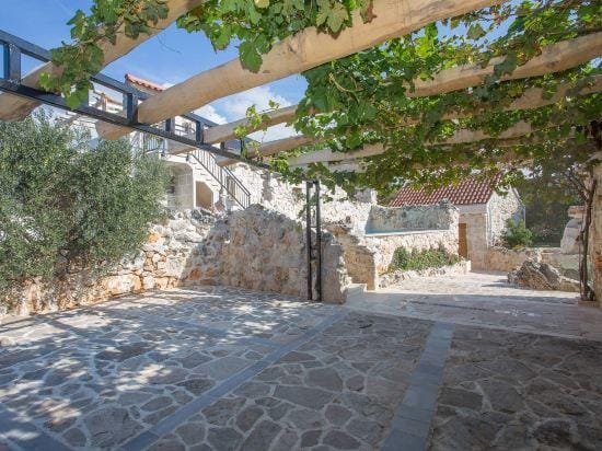 Stonehouse Marina - Estate with A Two Private Pools Hotel in Šibenik-Knin County, Croatia