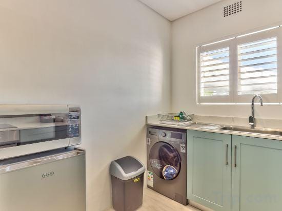 Studio in Camps Bay - 40m from Beach Hotel in Camps Bay