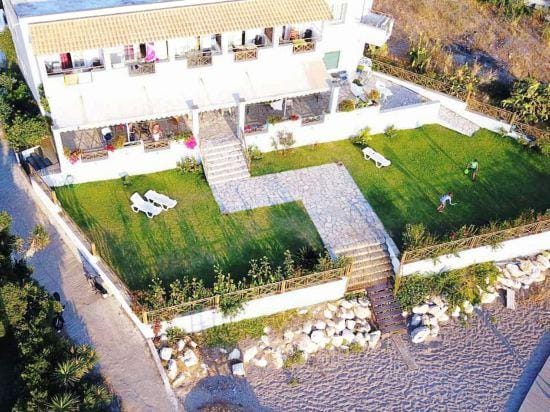 Beachfront 2-Bed Luxury Apartment - Agios Gordios, Corfu, Greece Hotel in Saint Gordios beach