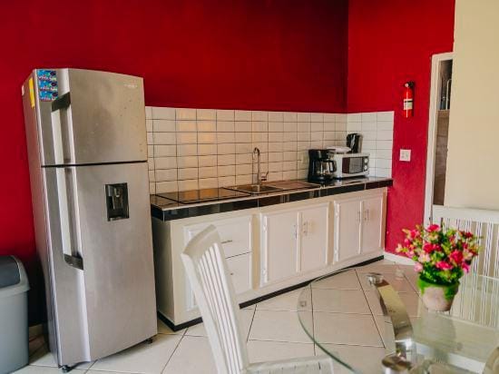 Best Quality 1 Bedroom Apartment 3 km from Eagle Beach Hotel in Noord