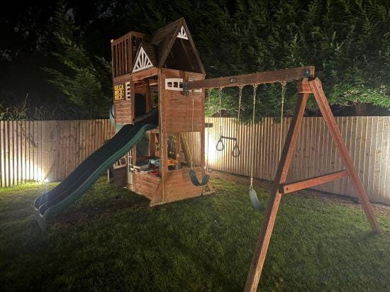 Luxury Retreat, Hot tub,  SK Massage Bed & Tesla Hotel in Pinner