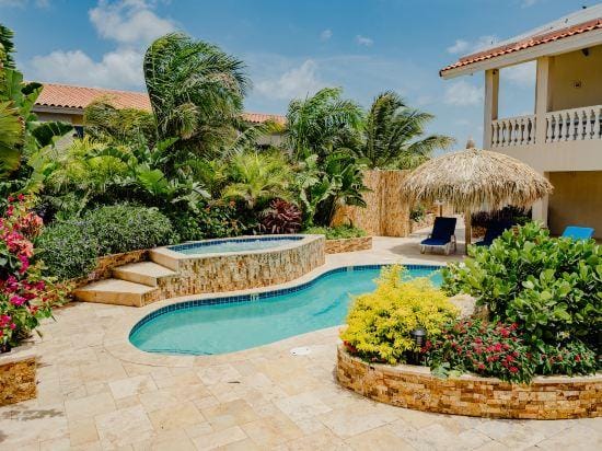 Elegant 2-Bedroom Apartment 2 km from Eagle Beach Hotel in Noord