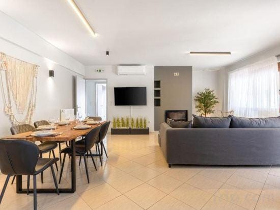 Villa Ismini 3 Bedrooms with Pool , Sea View and e-Car Charger. Hotel in Crete