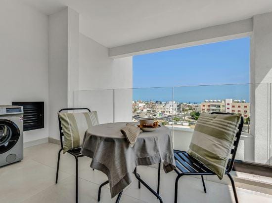 Sanders Elgio - Adorable Studio with Balcony Hotel in Germasogeia