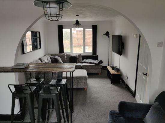 Riverside Park  Penthouse Apt  1Br  Parking  St Neots Hotel in Huntingdonshire District