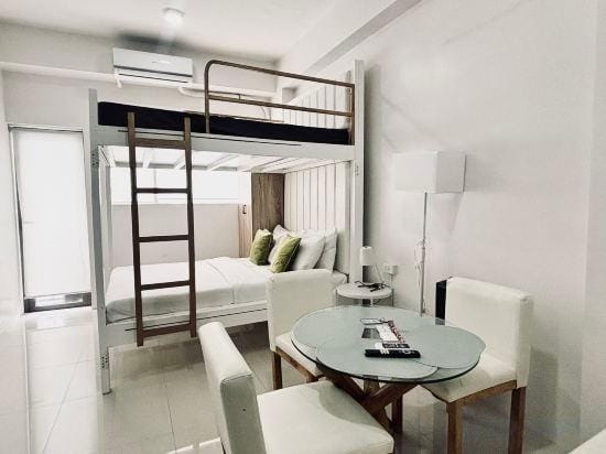 Trendy Studio with Bunk Bed Hotel in Iloilo City