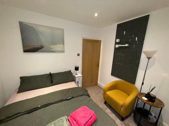 Cozy Double Room in North London with Great Transport Links Hotel in Enfield