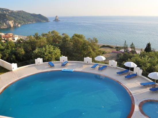 Beautiful Holiday Apartments Maria with Amazing Pool - Agios Gordios Beach Hotel in Corfu, Greece