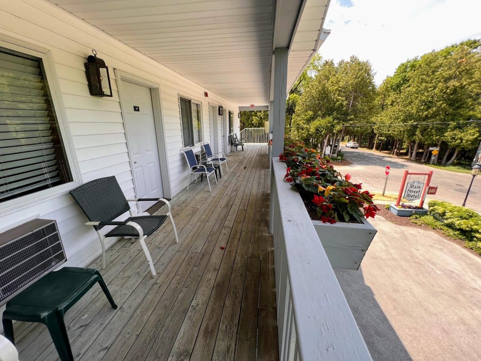 Main Street Motel Hotel in Fish Creek
