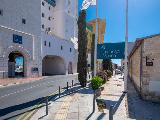 Sanders Elgio - Neat 3-Bdr Apt with Rooftop Hotel in Germasogeia