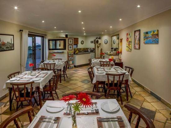 Luxury Room, Double Bed and Sleeper Couch Max 4 Guests, Near Port Elizabeth Hotel in Port Elizabeth