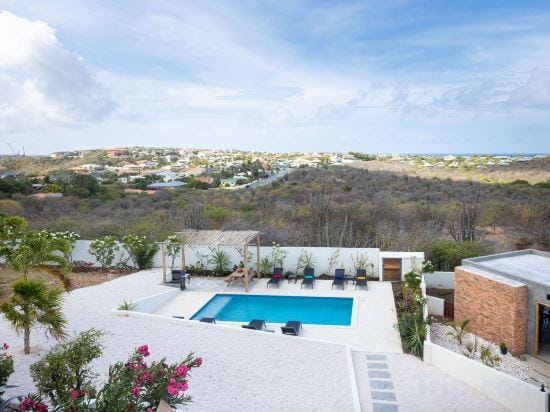 Sasha Apartment - Panoramic View with Pool Hotel in Jan Thiel