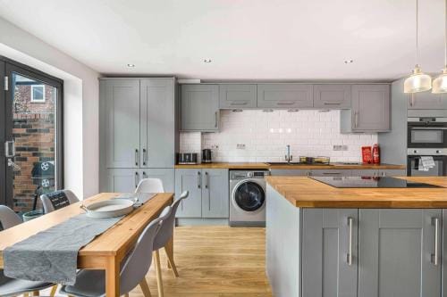 GuestReady - Charming Retreat in Trafford Hotel in Stretford