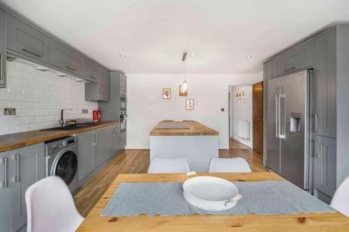 GuestReady - Charming Retreat in Trafford Hotel in Stretford