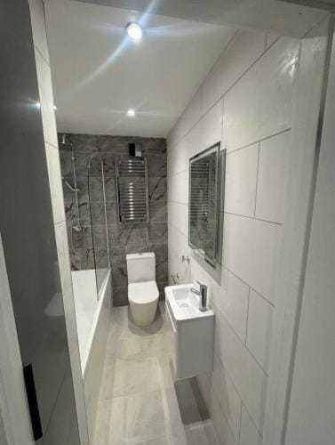 Beautiful Central Croydon Rooms - 5 mins to train Hotel in Croydon