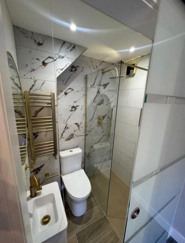 Beautiful Central Croydon Rooms - 5 mins to train Hotel in Croydon