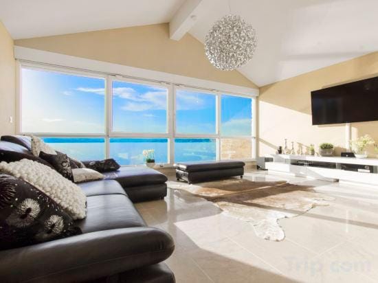 Luxury at Villa Cama - Your Dream Vacation Rental! Hotel in Šibenik-Knin County, Croatia