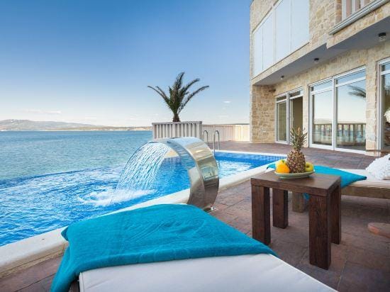 Luxury at Villa Cama - Your Dream Vacation Rental! Hotel in Šibenik-Knin County, Croatia