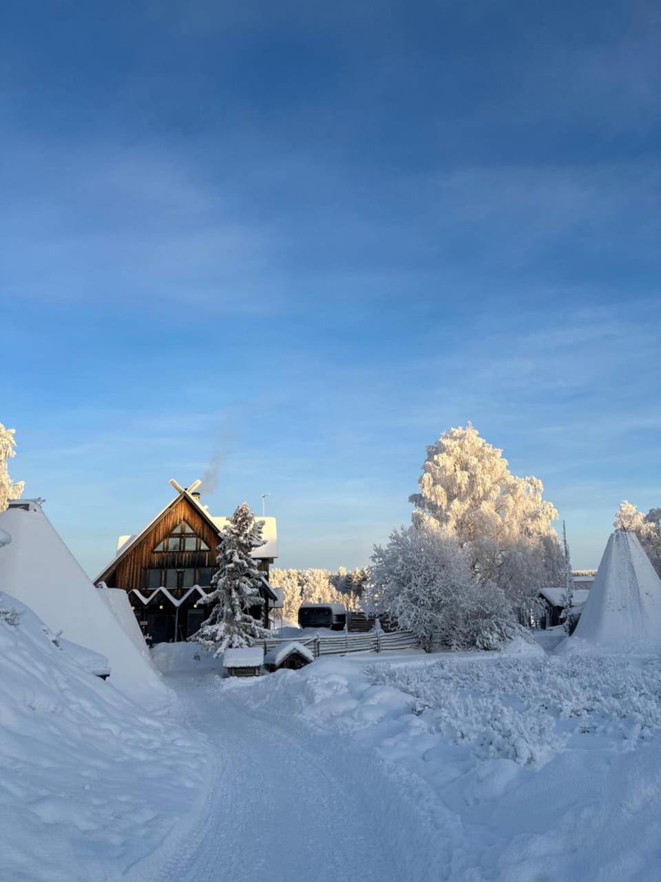 Shaman Village - Resort & Glass Igloos Hotel in Rovaniemi