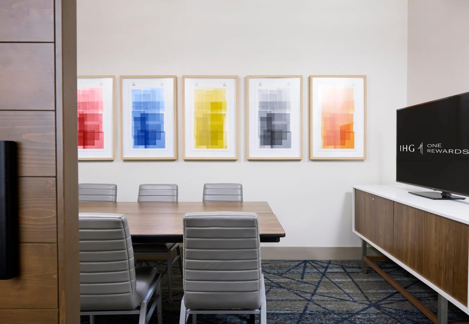 Holiday Inn Express & Suites Chicago West Oak Park By IHG Hotel in Oak Park