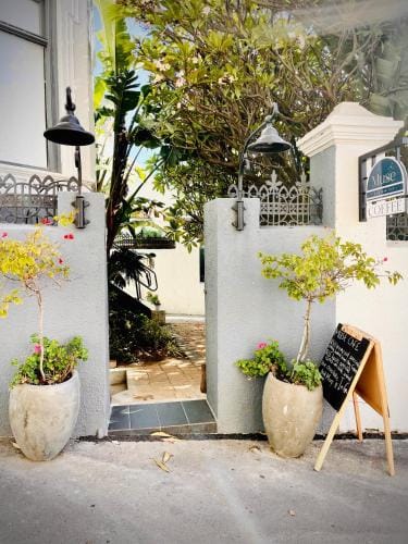 MOY Guesthouse & Backpackers Hotel in Cape Town