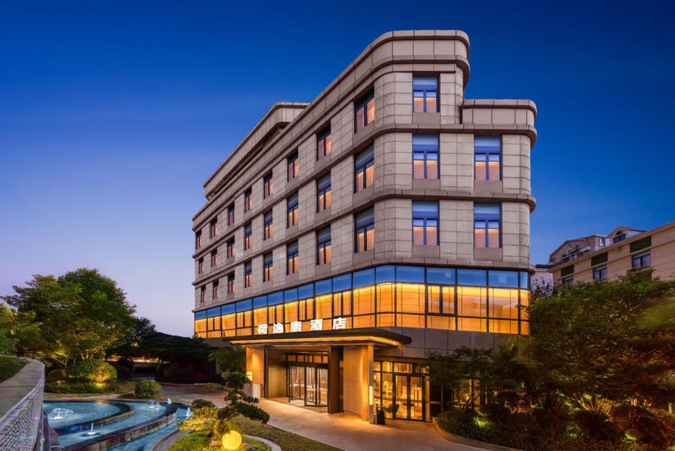 Shanghai Hongqiao Guanhua Hotel (Beixinjing Subway Station Branch) Hotel in Shanghai