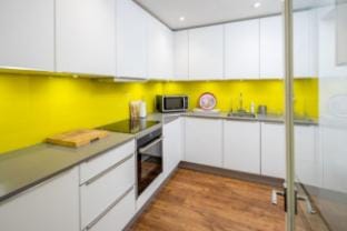 Stunning flat with garden in West London Hotel in London Borough of Ealing