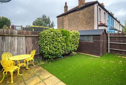 Stunning flat with garden in West London Hotel in London Borough of Ealing