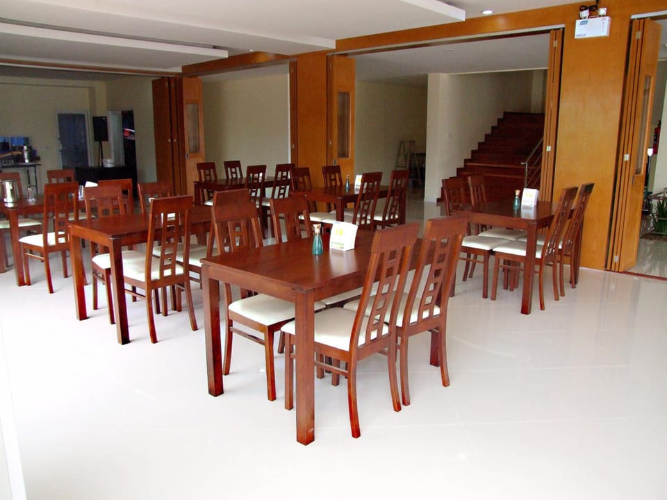 Rueanrimnam Hotel Hotel in Laos