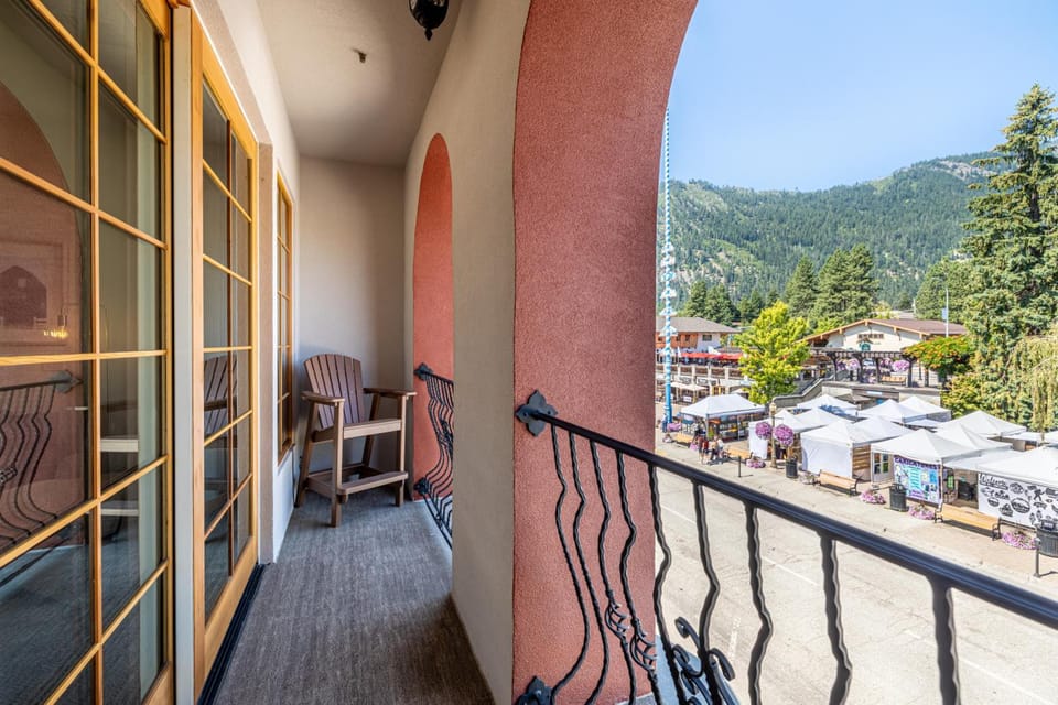 Alpen Dorf Pension Hotel in Leavenworth