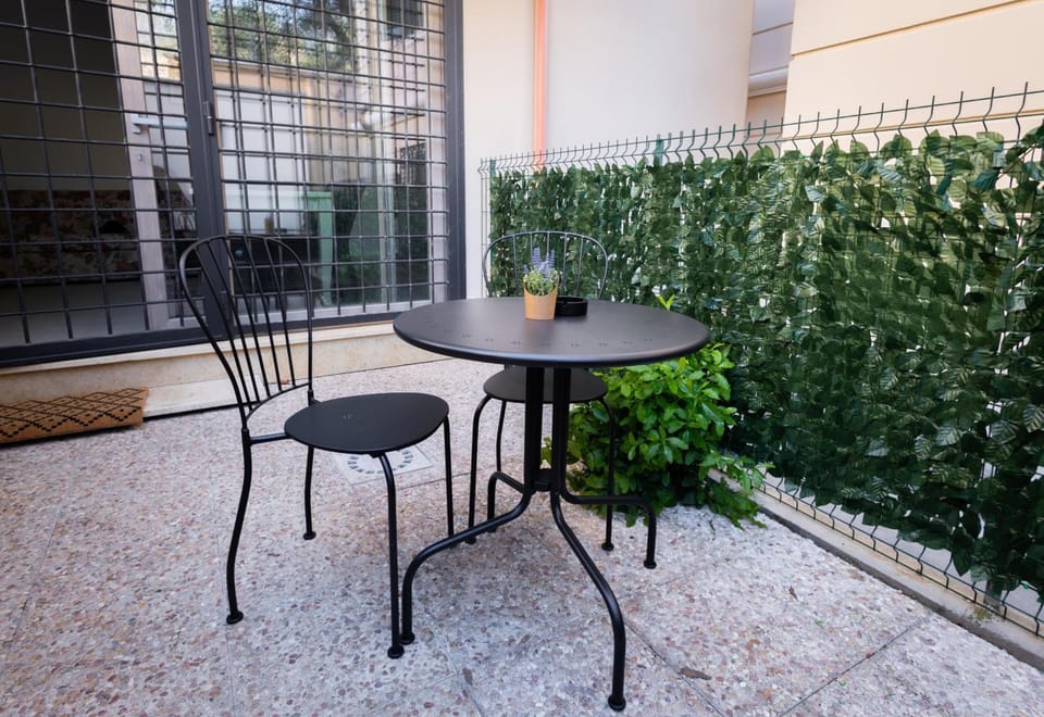 Rose of pyramid Hotel in Rome