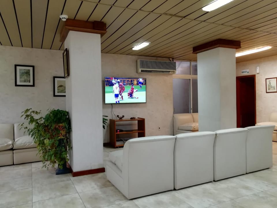 Shared lounge/TV area