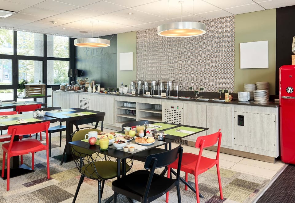 B&B HOTEL Saint-Quentin-en-Yvelines Centre Gare 4 etoiles Hotel in Montigny-le-Bretonneux