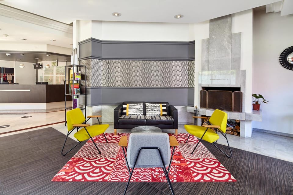 B&B HOTEL Saint-Quentin-en-Yvelines Centre Gare 4 etoiles Hotel in Montigny-le-Bretonneux