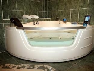 B&B HOTEL Grenoble Centre Verlaine Hotel in Grenoble