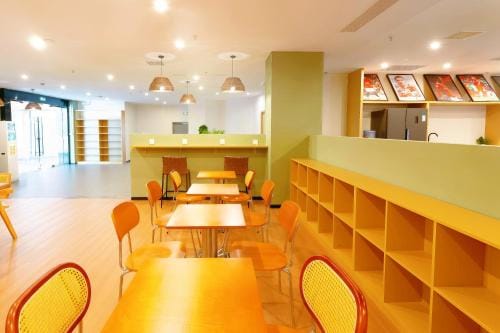 Dengba Inn - Hongqiao Airport Jiuting Metro Station Branch Hostel in Shanghai