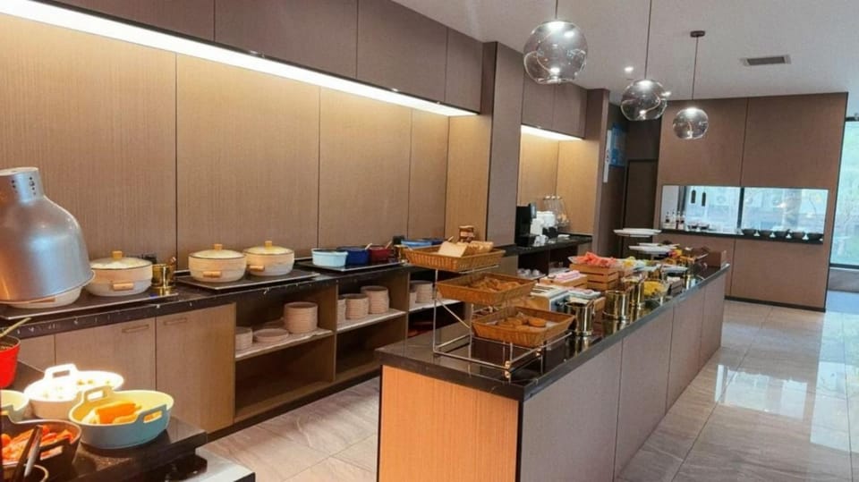 JUYUE HOTEL HONGQIAO AIRPORT  Hotel in Shanghai