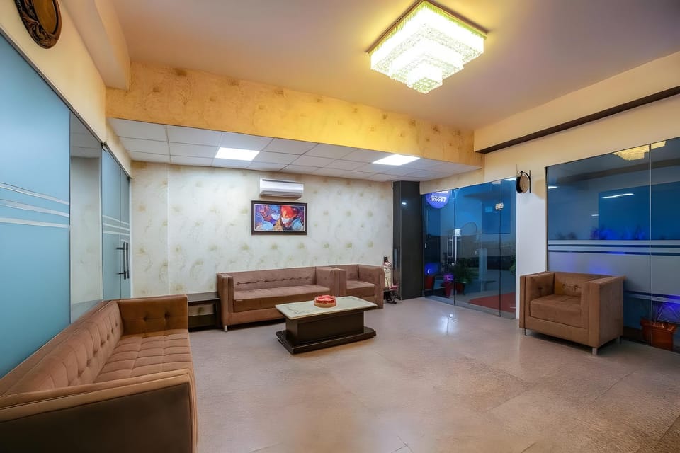 POP 83890F Shanti Heights. Hotel in Karnataka