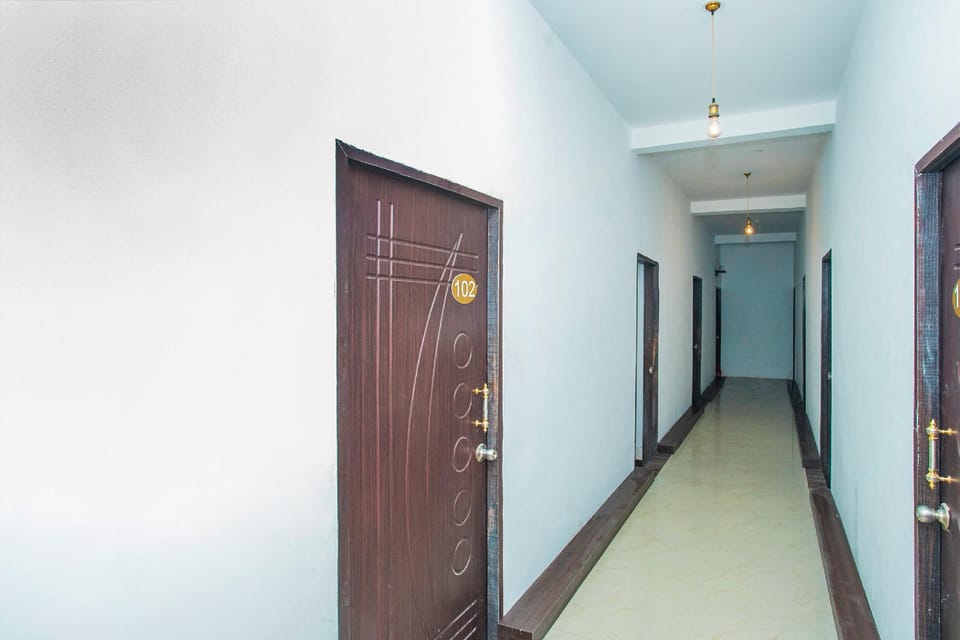 OYO Shri Krishna Hometel Near Ascendas Park Square Mall Hotel in Bengaluru