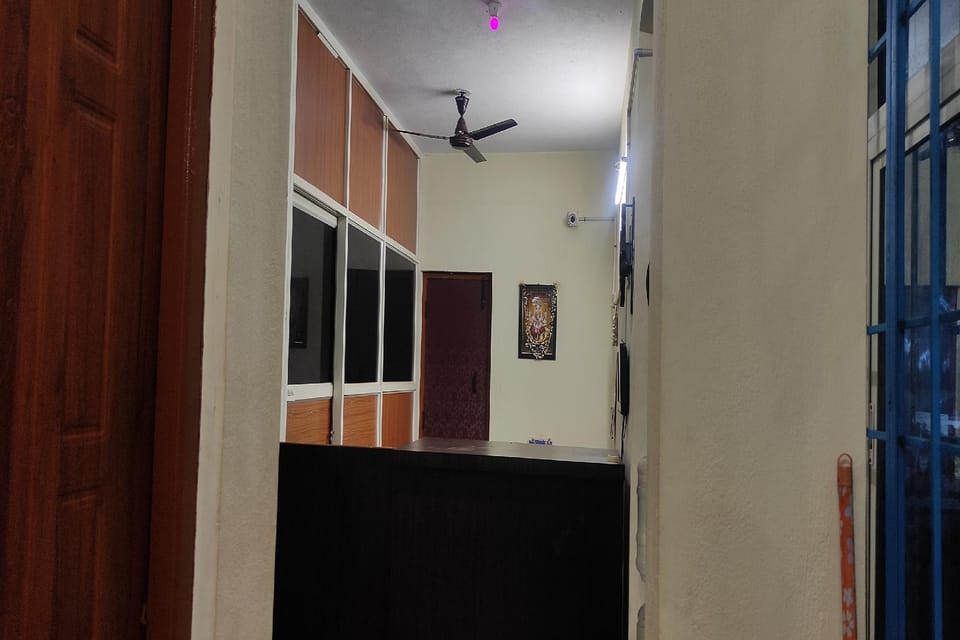OYO Keerthi Kumar Lodge Hotel in Bengaluru