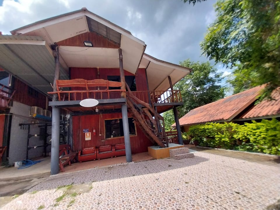 Bamboo River House Kaengkrachan  Bed and Breakfast in Thailand