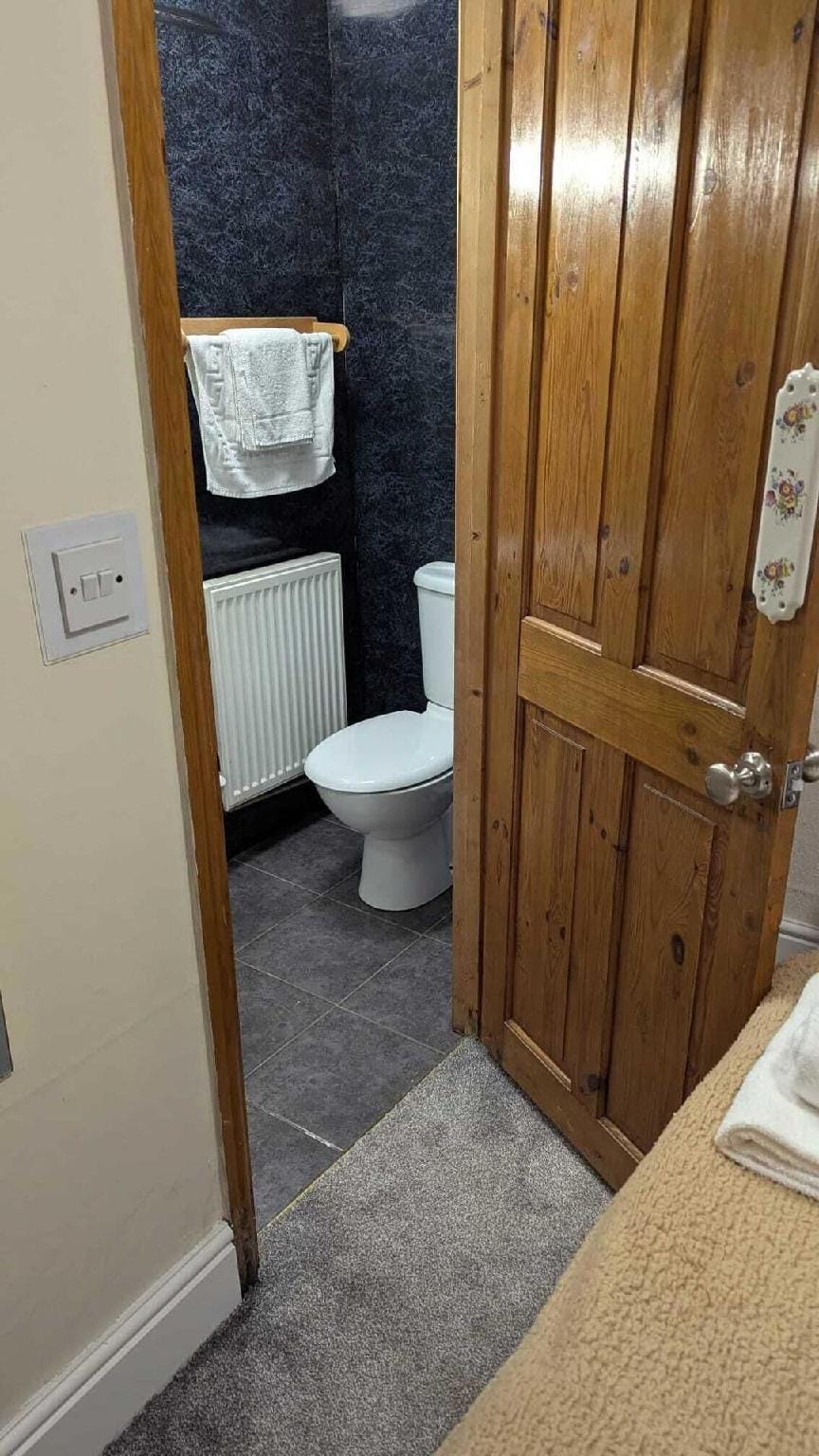 Prince of Wales - Tredegar Hotel in Wales
