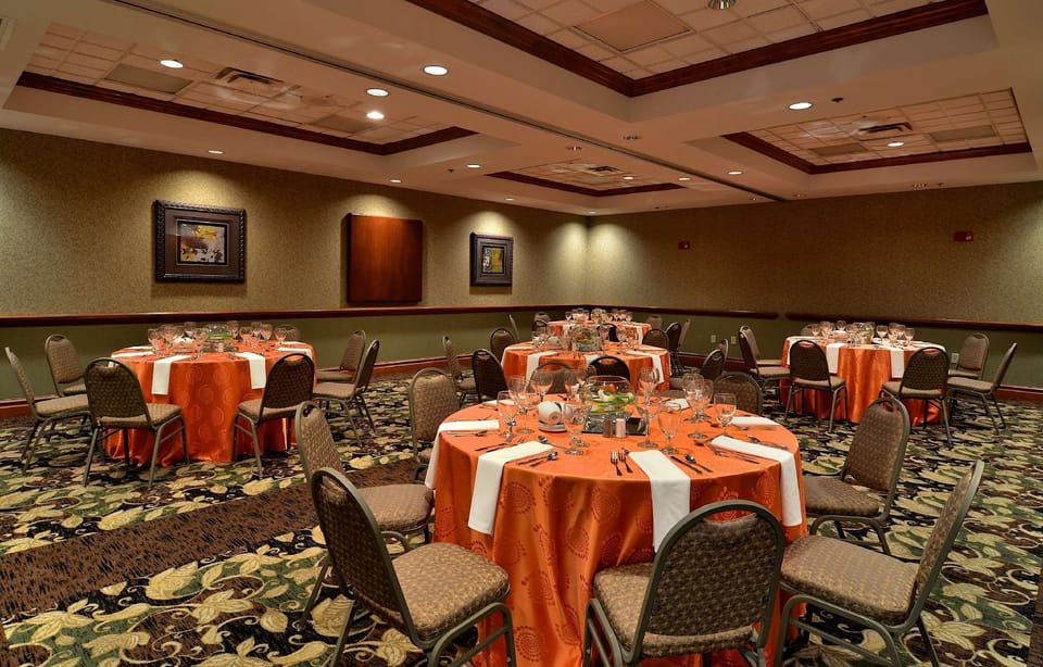 Embassy Suites by Hilton Nashville at Vanderbilt Hotel in Music Row